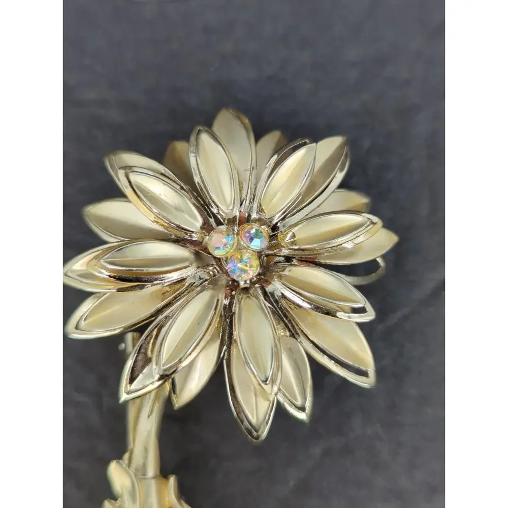 Vintage Gold Tone Layered Flower Floral Brooch Pin Mid-Century Glam Retro